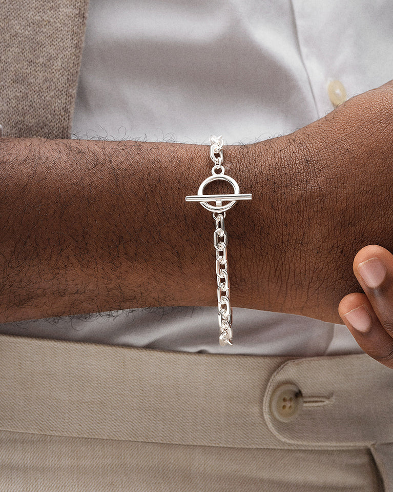 T-bar Chain Bracelet in Sterling Silver from Waldor & Co. The model is Azur Chain Polished.
