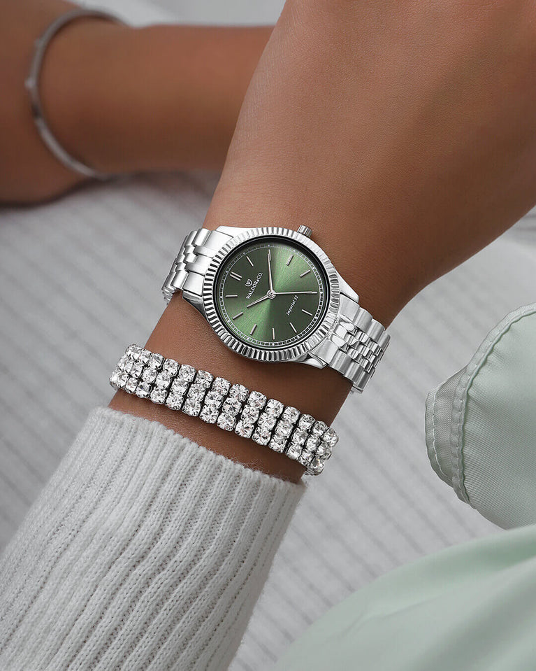 A round womens watch in silver from Waldor & Co. with green sunray dial and a second hand. Seiko movement. The model is Imperial 32 Positano 32mm.